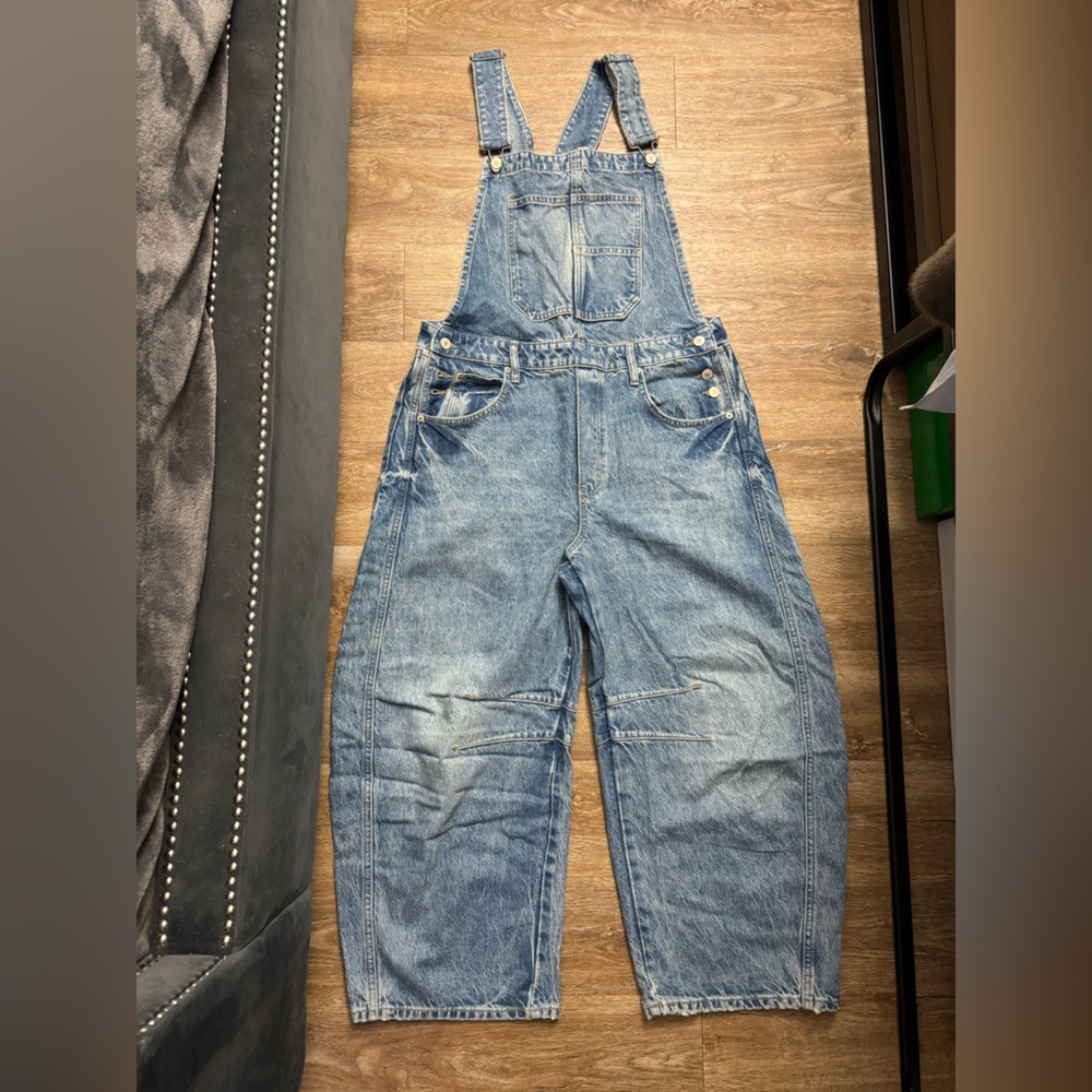 Free people good luck barrel overalls in pristine condition worn once.